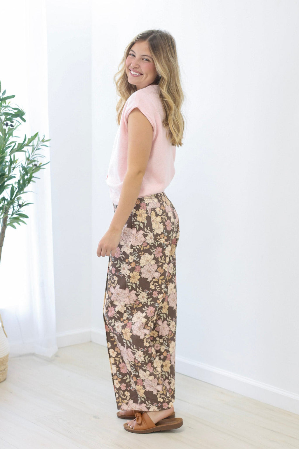 A Pretty Touch Floral Pants - view 6